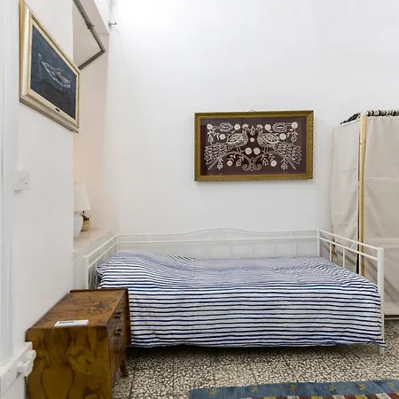 To Hani - Large Traditional House