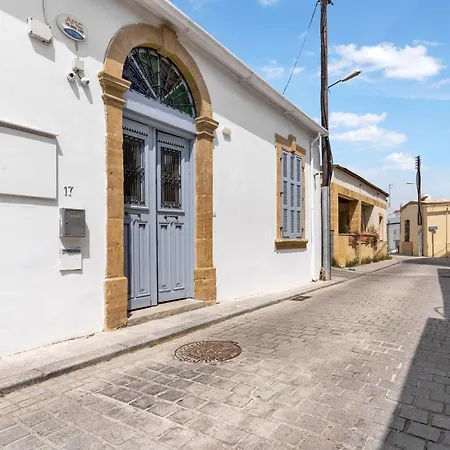 To Hani - Large Traditional House