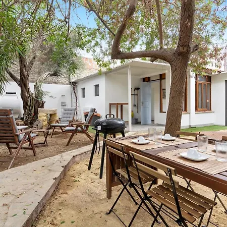 To Hani - Large Traditional House